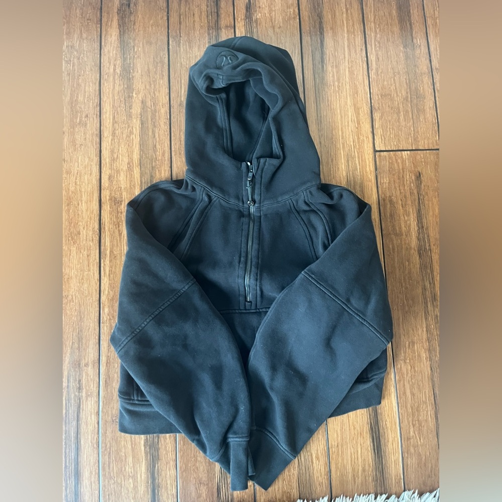 lululemon cropped scuba
